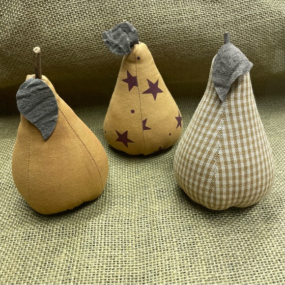 Homespun Pears, Set of 3 Cloth Pears in charming design. - Picture 1 of 6